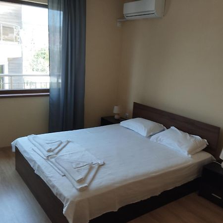 Alfa Guest Rooms With Parking Várna Kültér fotó