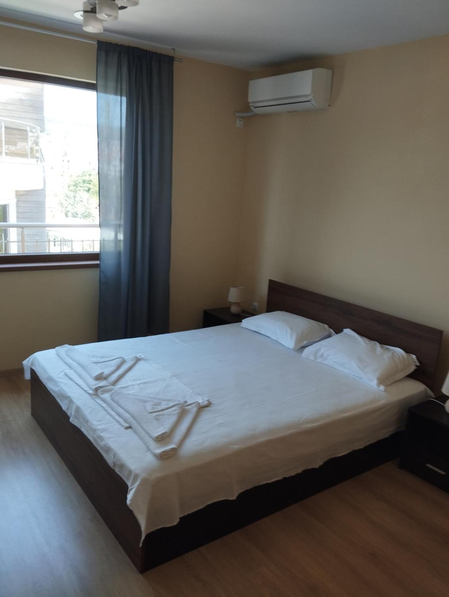 Alfa Guest Rooms With Parking Várna Kültér fotó