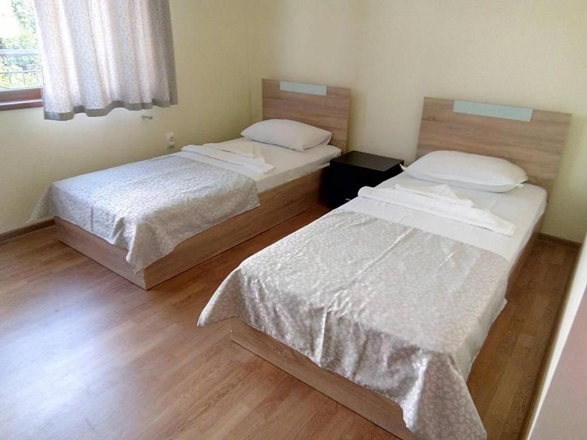 Alfa Guest Rooms With Parking Várna Kültér fotó