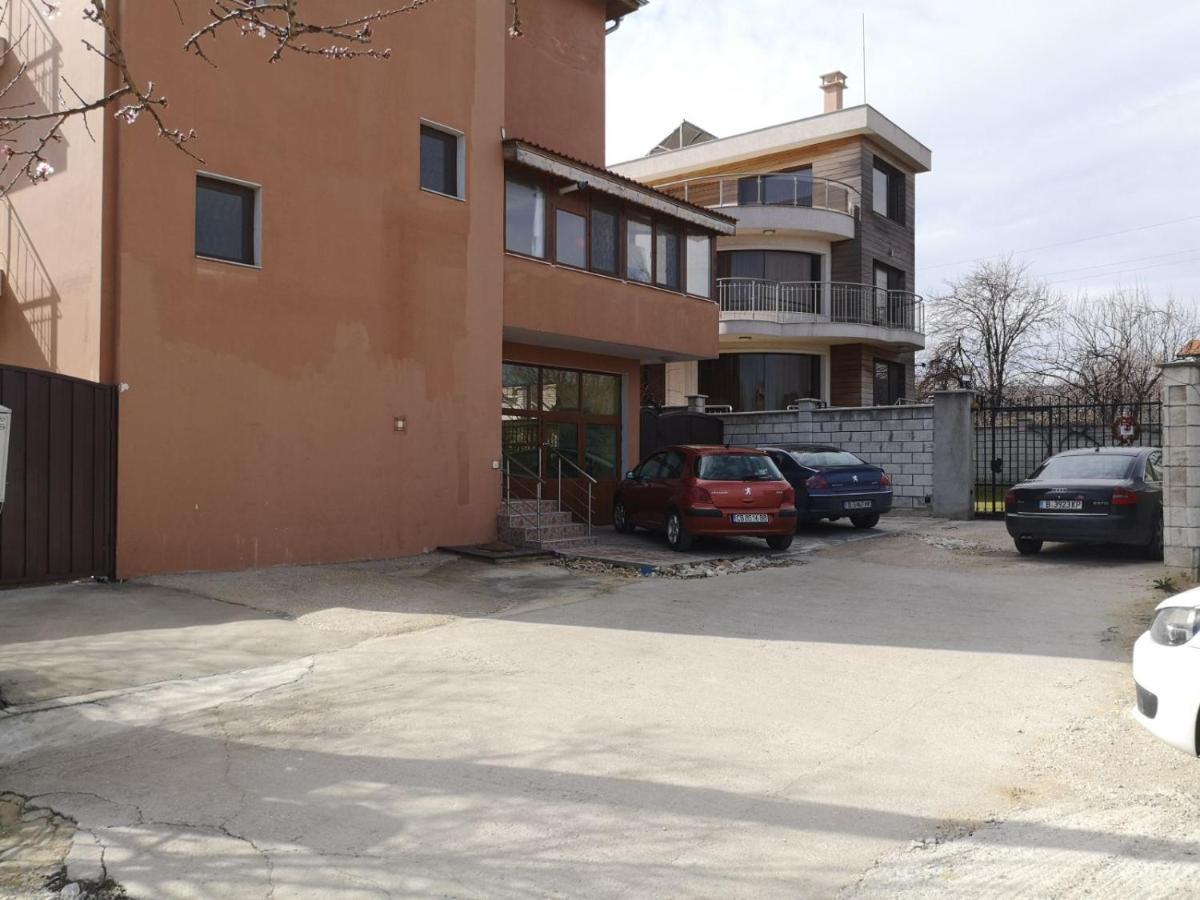 Alfa Guest Rooms With Parking Várna Kültér fotó