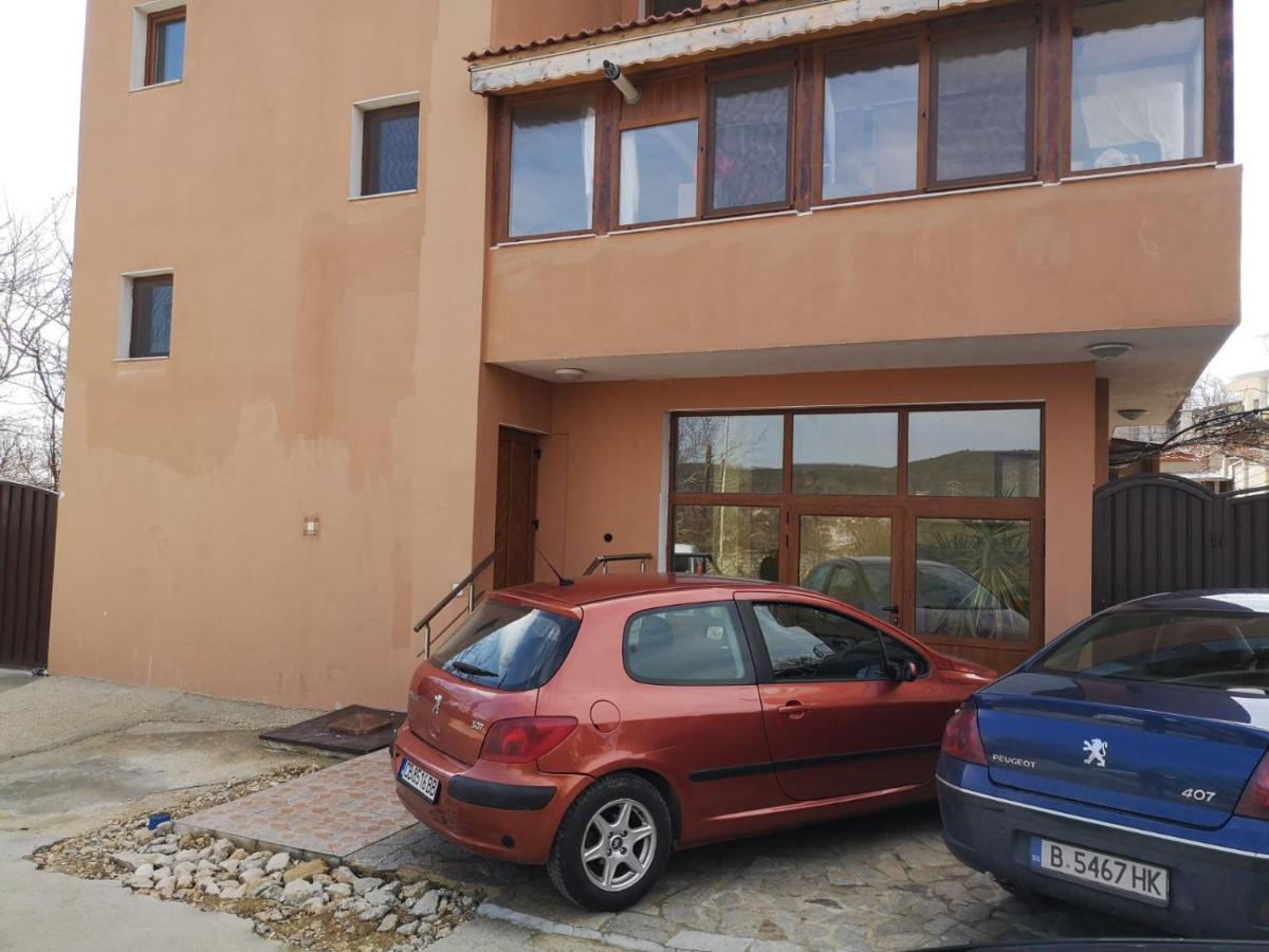 Alfa Guest Rooms With Parking Várna Kültér fotó