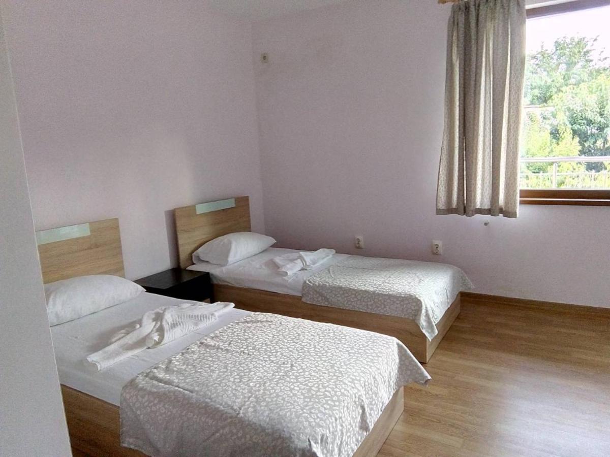 Alfa Guest Rooms With Parking Várna Kültér fotó