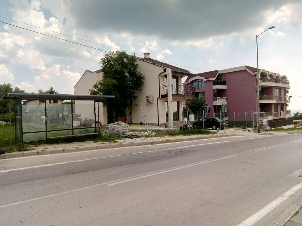 Alfa Guest Rooms With Parking Várna Kültér fotó