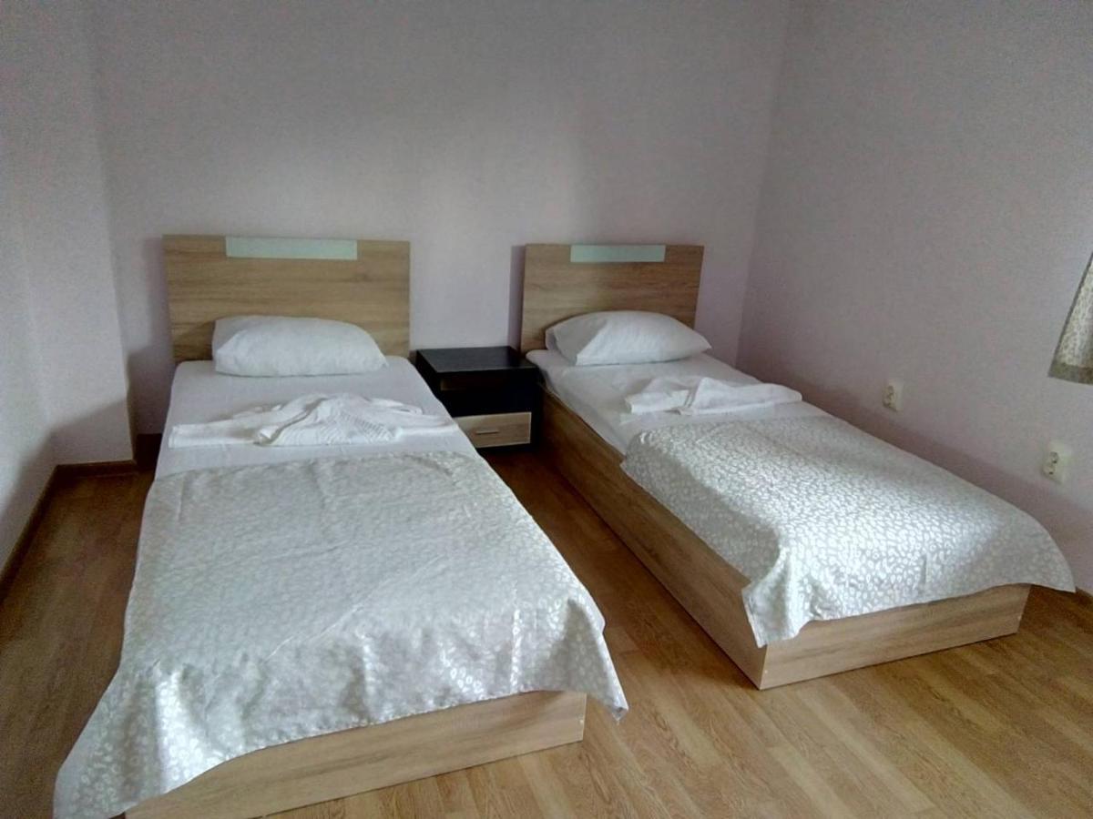 Alfa Guest Rooms With Parking Várna Kültér fotó