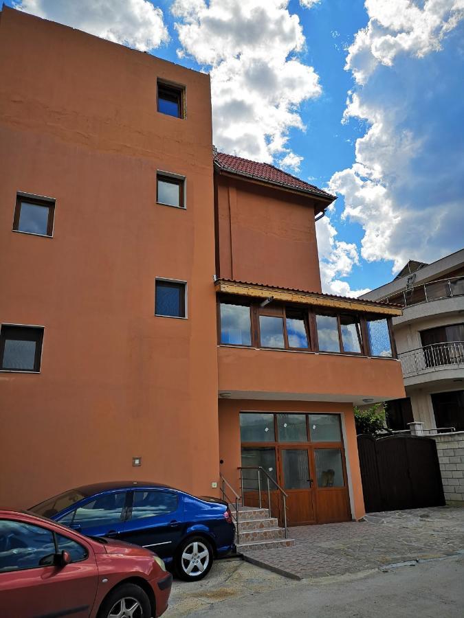 Alfa Guest Rooms With Parking Várna Kültér fotó