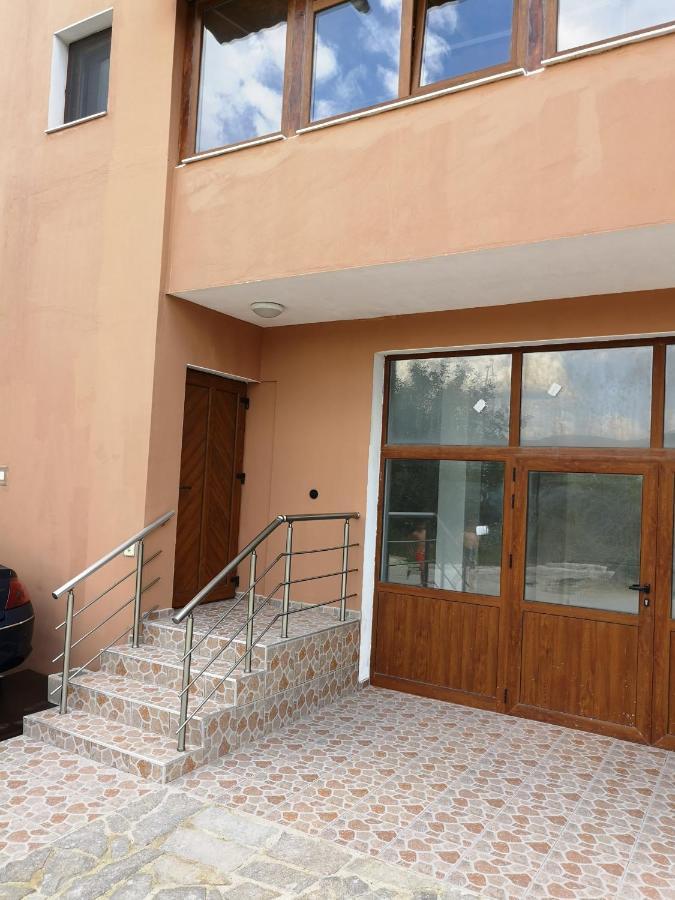 Alfa Guest Rooms With Parking Várna Kültér fotó