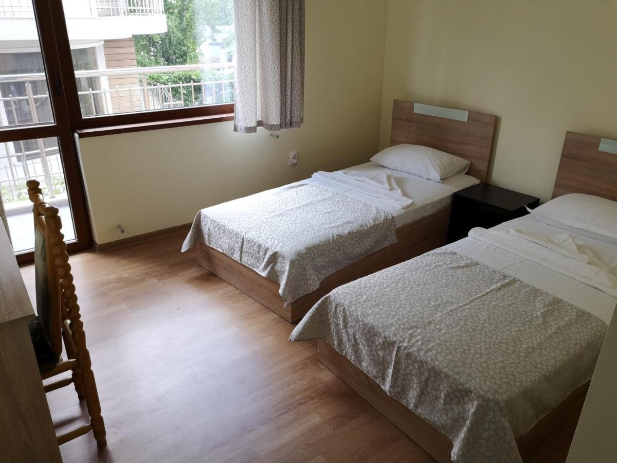 Alfa Guest Rooms With Parking Várna Kültér fotó