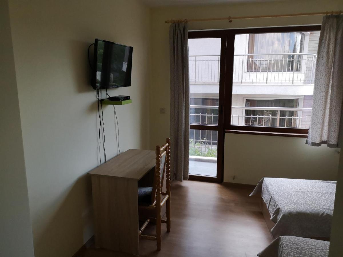 Alfa Guest Rooms With Parking Várna Kültér fotó