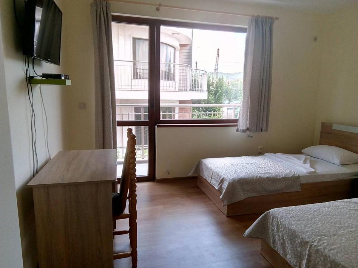 Alfa Guest Rooms With Parking Várna Kültér fotó