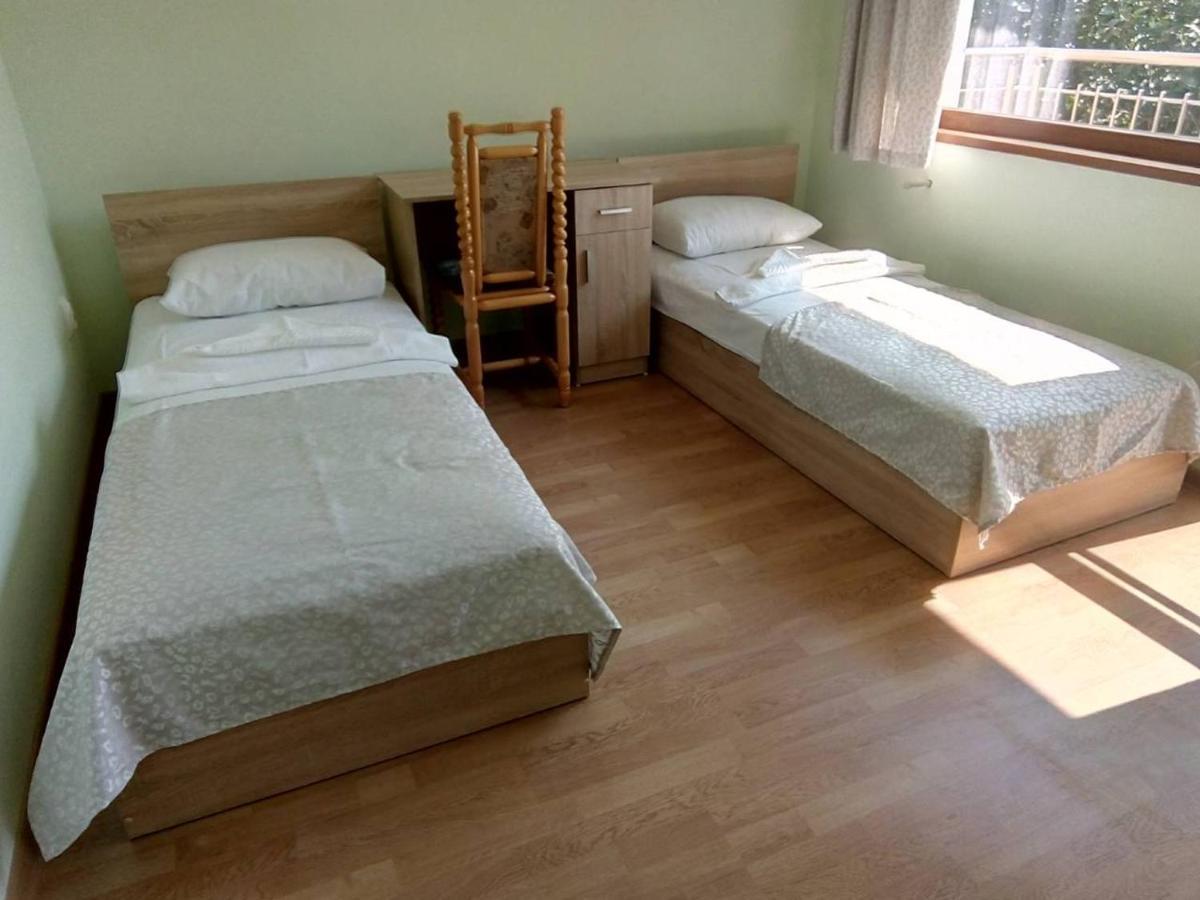 Alfa Guest Rooms With Parking Várna Kültér fotó