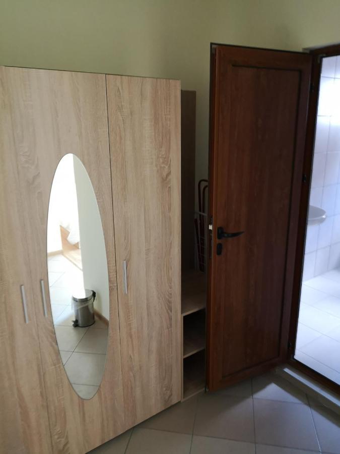 Alfa Guest Rooms With Parking Várna Kültér fotó